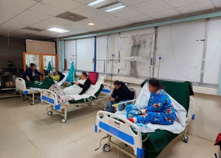 Carmen Lilia apoya al IMSS con camas y sillas de ruedas ante demanda hospitalaria