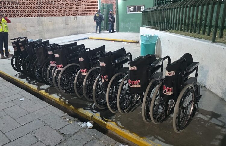 Carmen Lilia apoya al IMSS con camas y sillas de ruedas ante demanda hospitalaria