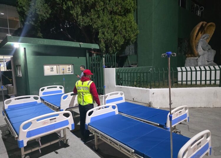 Carmen Lilia apoya al IMSS con camas y sillas de ruedas ante demanda hospitalaria