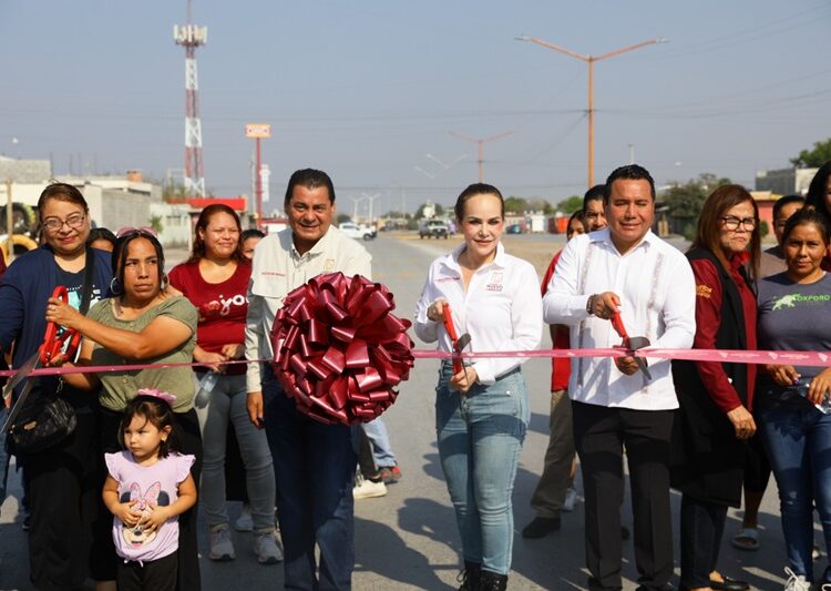 Carmen Lilia entrega obras viales en Valles de Anáhuac