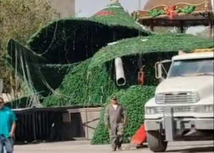 Colapsa monumental Árbol Navideño de Reynosa