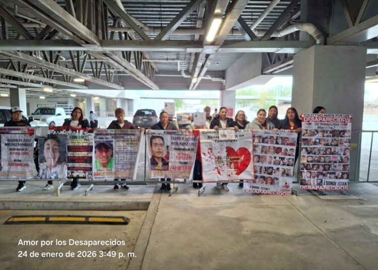 Colectivo entrega a Sheinbaum carpeta de peticiones durante visita a Reynosa