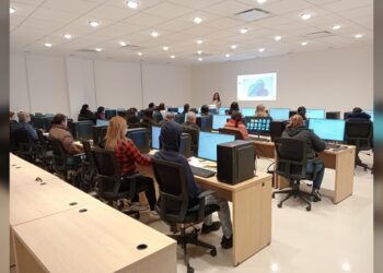 Con casa llena inician cursos de computación en la Infoteca