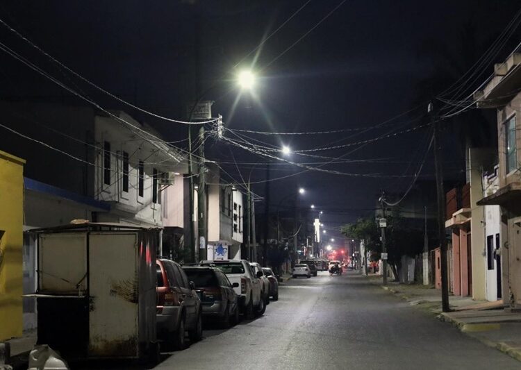Con la instalación de 36 luminarias LED, refuerza Municipio seguridad en zona centro de Victoria