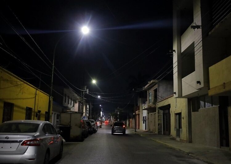 Con la instalación de 36 luminarias LED, refuerza Municipio seguridad en zona centro de Victoria