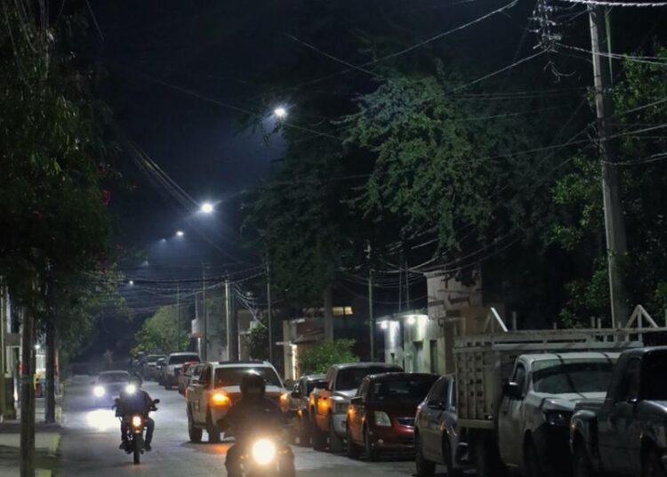 Con la instalación de 36 luminarias LED, refuerza Municipio seguridad en zona centro de Victoria
