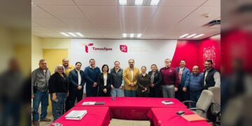 Vigilan trato digno en centro para familias migrantes de Victoria