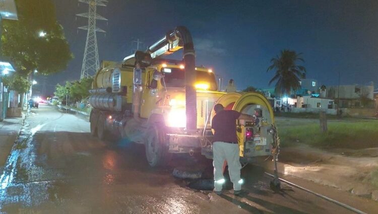 Efectúa COMAPA Altamira sondeos y desazolve en red de drenaje de fraccionamientos