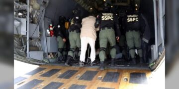 Entrega México a EU a 37 operadores criminales