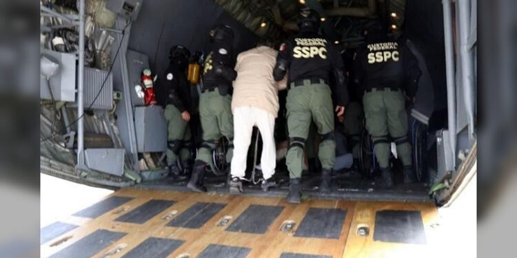 Entrega México a EU a 37 operadores criminales