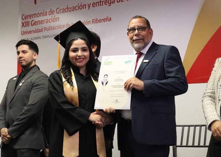 Entrega UP de la Región Ribereña a 39 egresados listos para impulsar el desarrollo regional