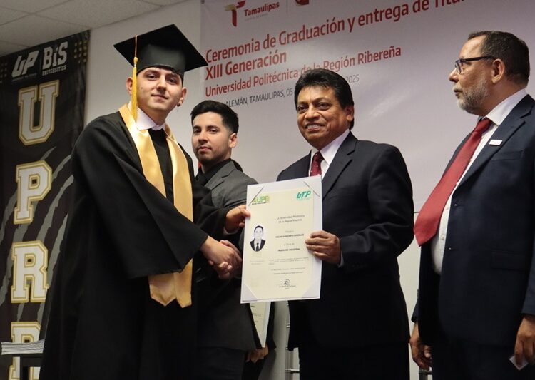 Entrega UP de la Región Ribereña a 39 egresados listos para impulsar el desarrollo regional