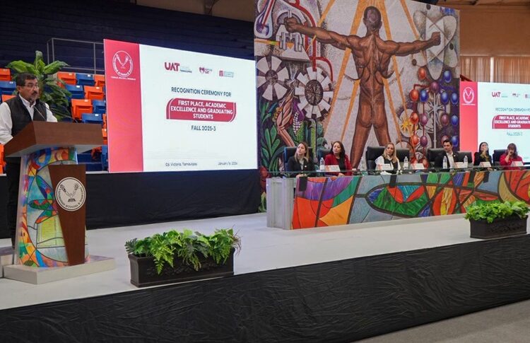 Entrega la UAT reconocimientos a estudiantes del CeINA