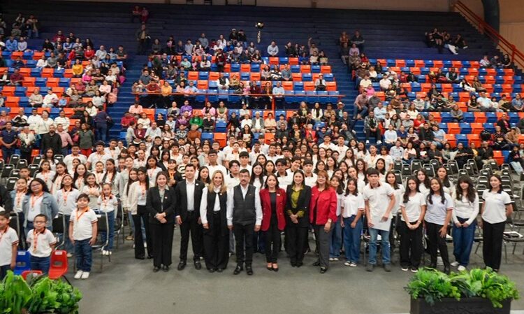 Entrega la UAT reconocimientos a estudiantes del CeINA