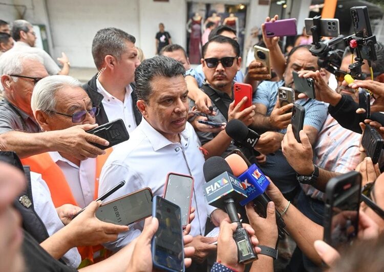 Felicita Lalo Gattás a periodistas en su día