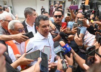 Felicita Lalo Gattás a periodistas en su día