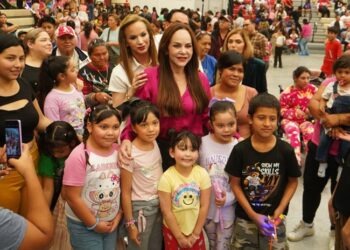 Festival de Reyes Magos 2026 llena de sonrisas y magia el Polyforum La Fe