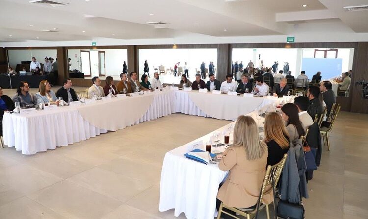 Fortalece Armando Martínez sinergia con el sector energético