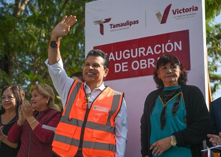 Inaugura Lalo Gattás calles de concreto hidráulico en la colonia Obrera