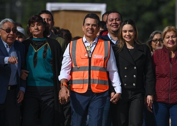 Inaugura Lalo Gattás calles de concreto hidráulico en la colonia Obrera