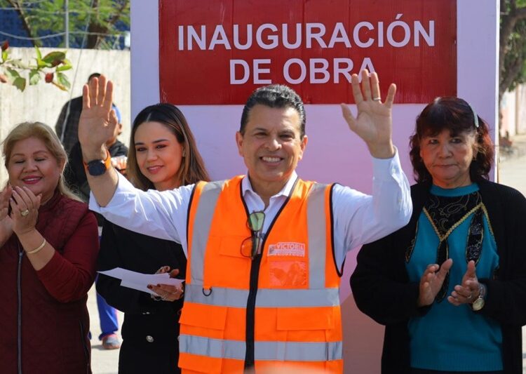 Inaugura Lalo Gattás calles de concreto hidráulico en la colonia Obrera
