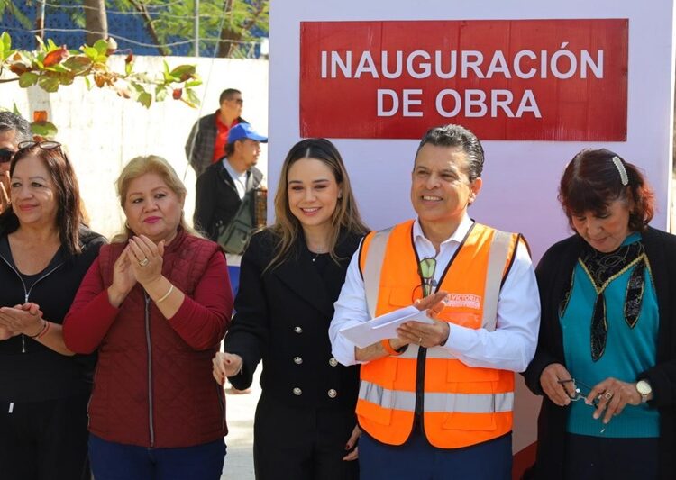 Inaugura Lalo Gattás calles de concreto hidráulico en la colonia Obrera
