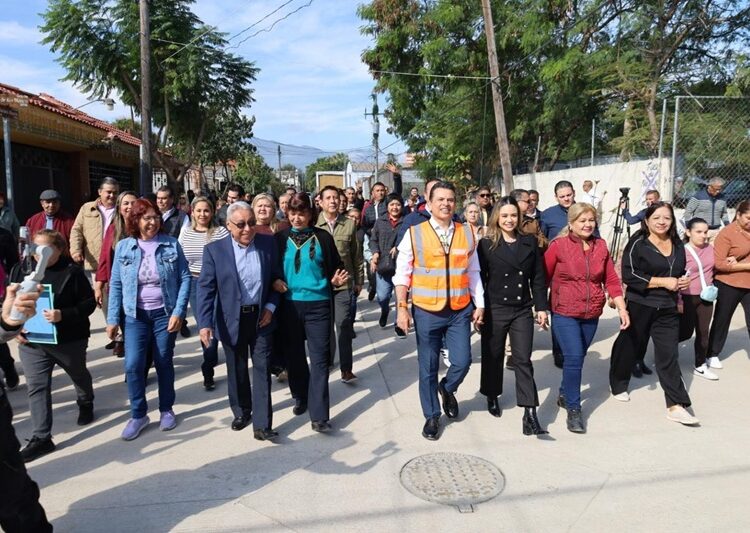 Inaugura Lalo Gattás calles de concreto hidráulico en la colonia Obrera