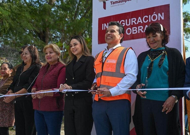 Inaugura Lalo Gattás calles de concreto hidráulico en la colonia Obrera