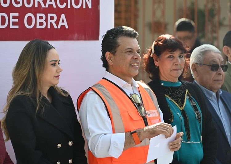 Inaugura Lalo Gattás calles de concreto hidráulico en la colonia Obrera