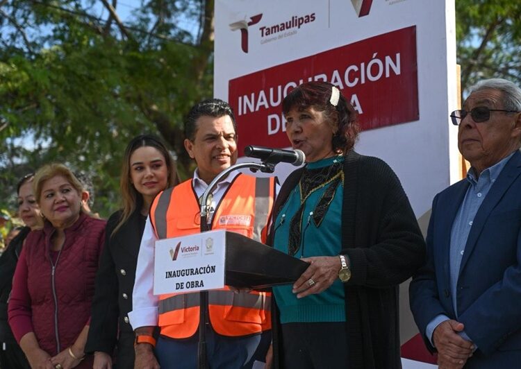Inaugura Lalo Gattás calles de concreto hidráulico en la colonia Obrera