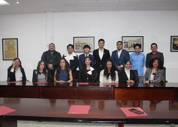 Instalan y toman protesta al consejo neolaredense de la juventud 2025-2026 en NLD