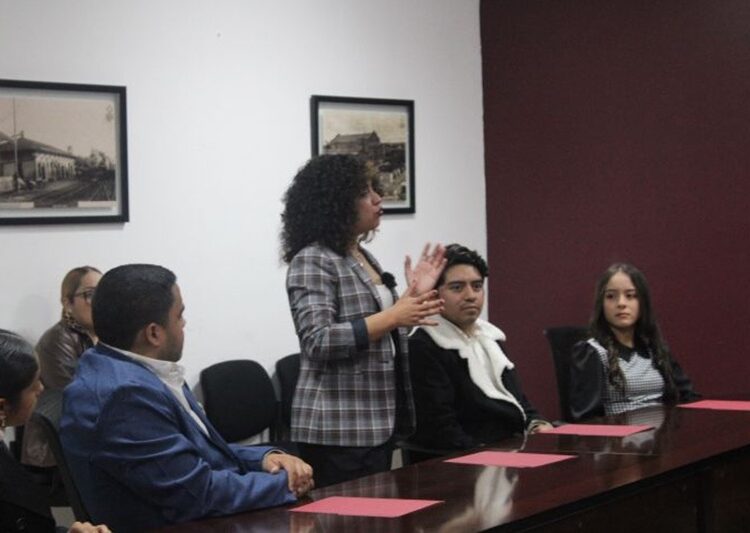 Instalan y toman protesta al consejo neolaredense de la juventud 2025-2026 en NLD