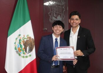 Instalan y toman protesta al consejo neolaredense de la juventud 2025-2026 en NLD