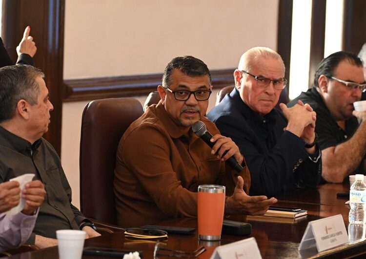 Pide Lalo Gattás a su equipo redoblar esfuerzos a favor de los victorenses