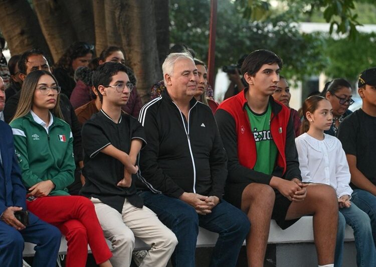 Premian a deportistas destacados de Victoria