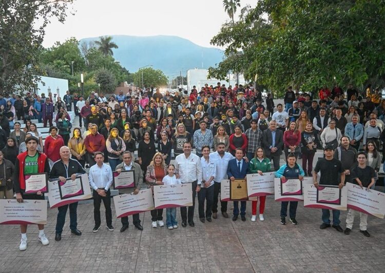 Premian a deportistas destacados de Victoria