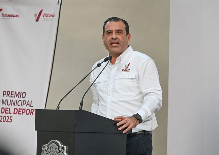 Premian a deportistas destacados de Victoria