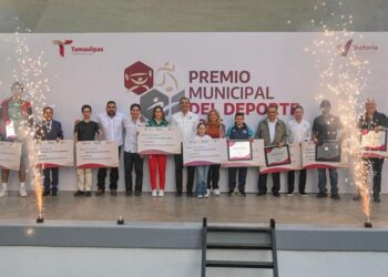 Premian a deportistas destacados de Victoria
