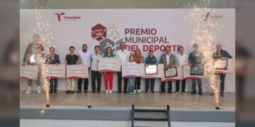 Premian a deportistas destacados de Victoria