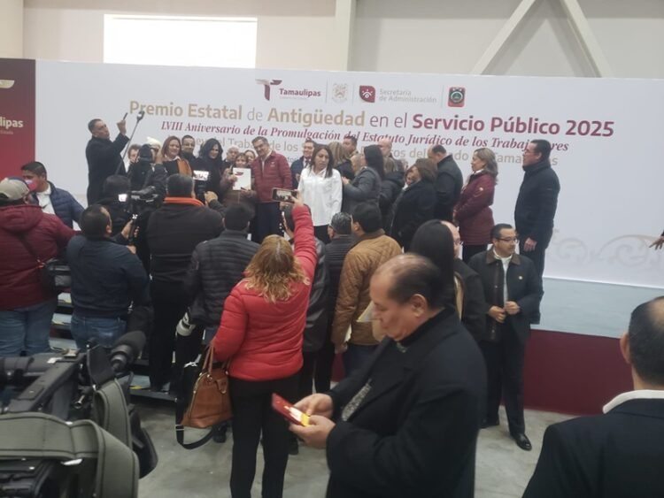 Bien “apapachados” los burócratas en su Día