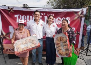 Recorren colonias, Humberto Prieto y Verónica Garza saludando a familias de Reynosa