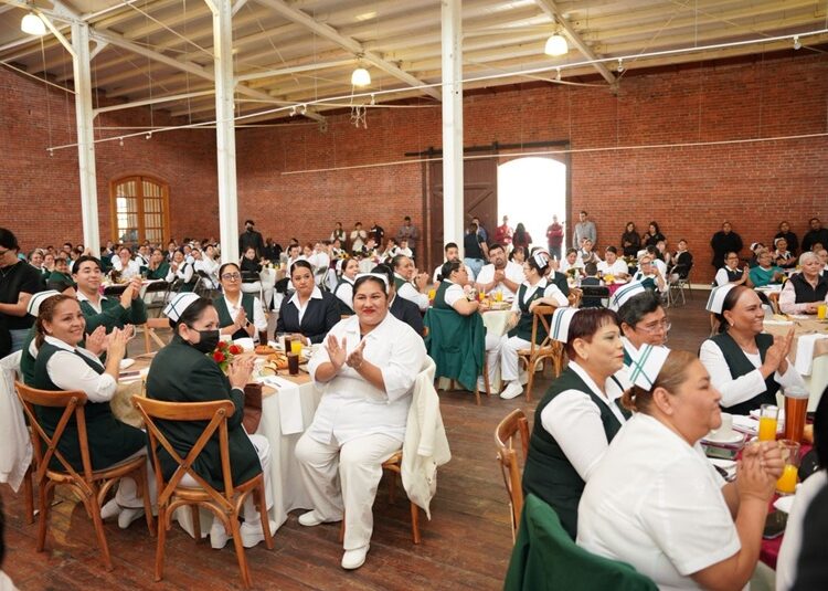 Refrenda Carmen Lilia respaldo al sector salud durante homenaje al personal de enfermería