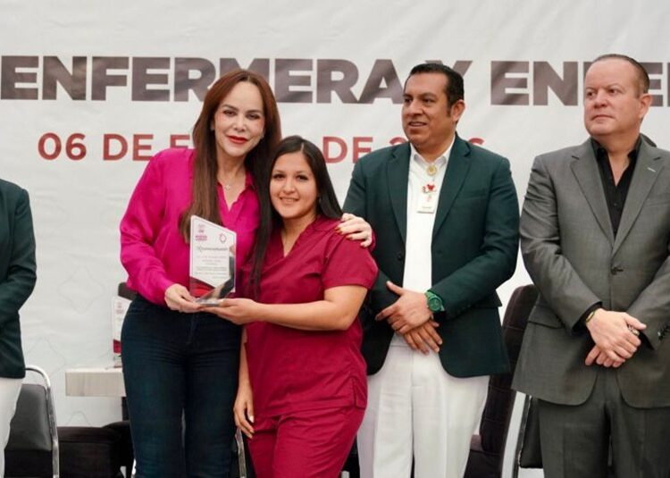 Refrenda Carmen Lilia respaldo al sector salud durante homenaje al personal de enfermería