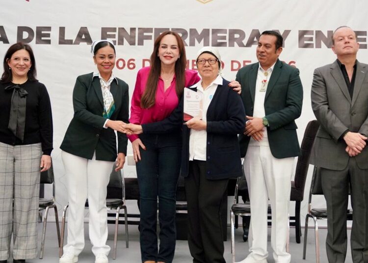 Refrenda Carmen Lilia respaldo al sector salud durante homenaje al personal de enfermería