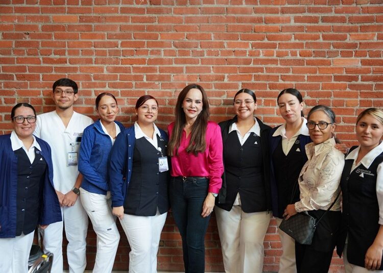 Refrenda Carmen Lilia respaldo al sector salud durante homenaje al personal de enfermería