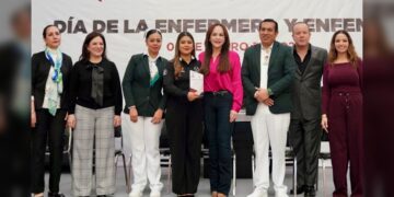 Refrenda Carmen Lilia respaldo al sector salud durante homenaje al personal de enfermería