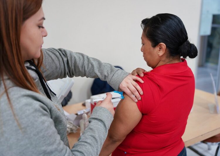 Servicios de salud y trámites municipales llegan directamente a trabajadores de Baker Springfield