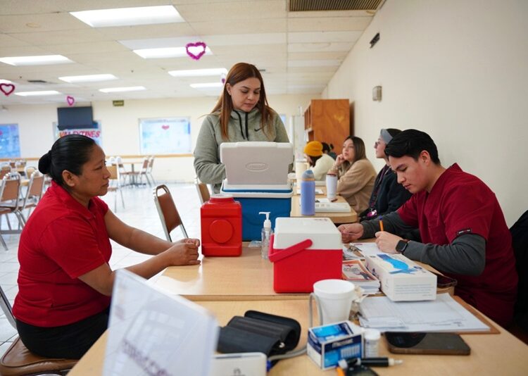 Servicios de salud y trámites municipales llegan directamente a trabajadores de Baker Springfield