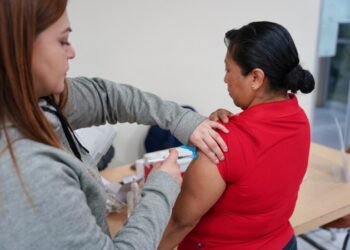 Servicios de salud y trámites municipales llegan directamente a trabajadores de Baker Springfield