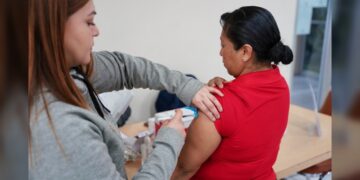 Servicios de salud y trámites municipales llegan directamente a trabajadores de Baker Springfield